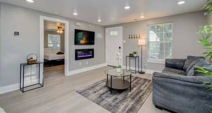 Charming 2-bedroom house 15min from Downton Houston