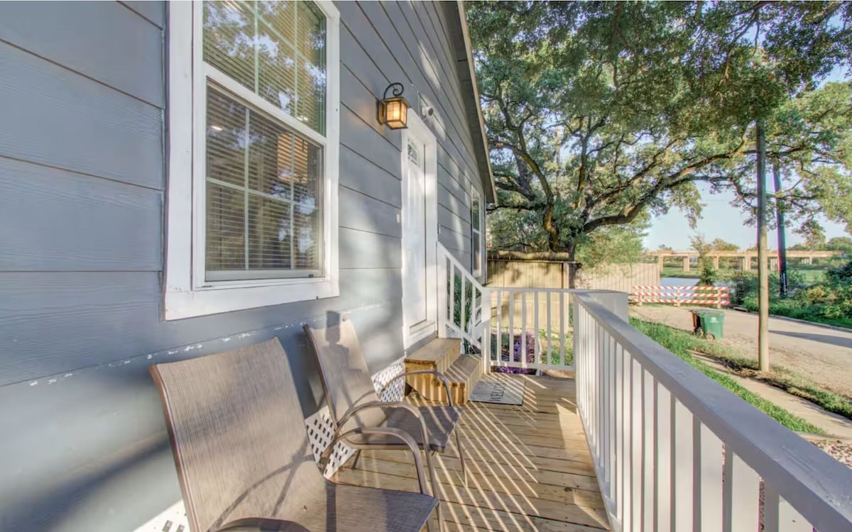 Photo 19 of Charming 2-bedroom house 15min from Downton Houston