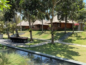 Premium bedding, in-room safe, free WiFi, bed sheets - Lempuyang Boutique Hotel (Karangasem)