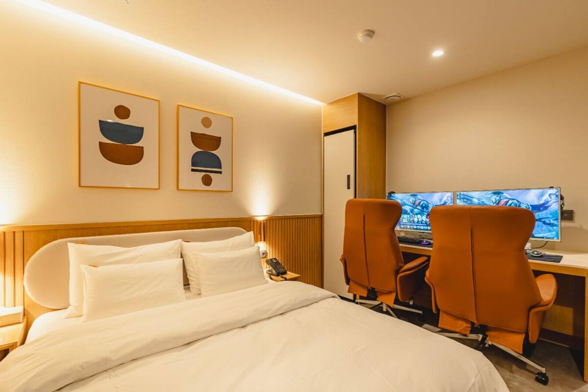 Premium couple PC | Wifi gratis, decoración individual, mobiliario individual y ropa de cama