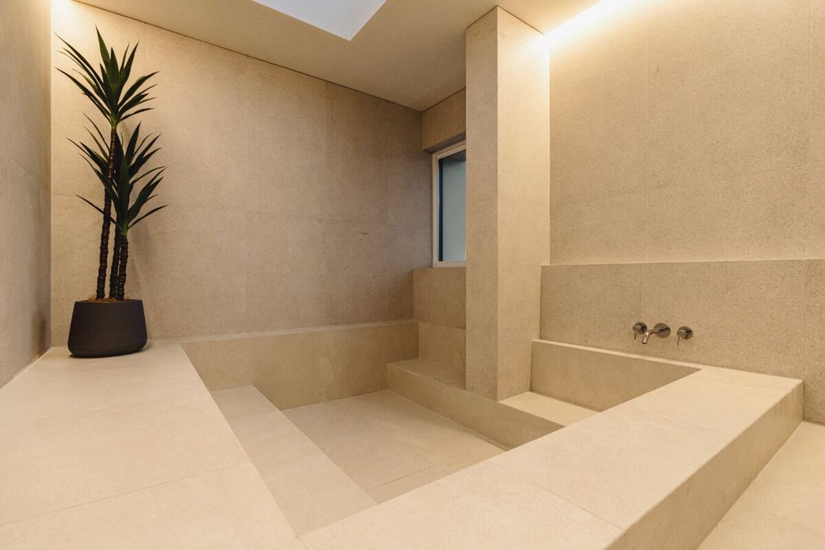 Private jacuzzi terrace | Baño | Artículos de higiene personal gratuitos, albornoces, bidé y toallas