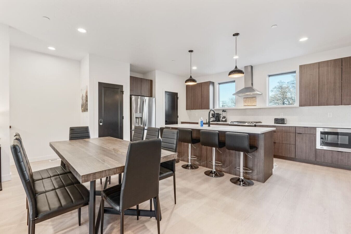 冰箱、微波炉、烤箱、炉灶