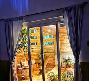 المنشأة من الداخل