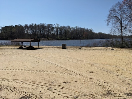 Beach nearby. Charming 2-bedroom home, with lake access, in the Richmond metro area.