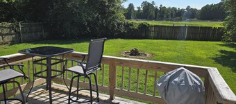 Charming 2-bedroom home, with lake access, in the Richmond metro area.