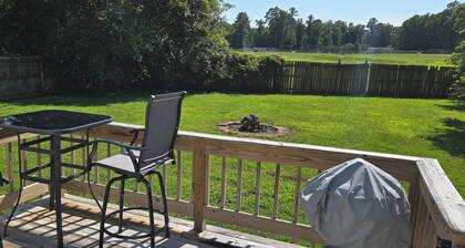Charming 2-bedroom home, with lake access, in the Richmond metro area.