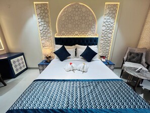Desk, free WiFi - HOTEL MEENA AURUM INN (Darbhanga)