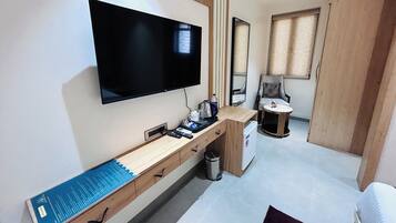 Deluxe Double Room | Desk, free WiFi