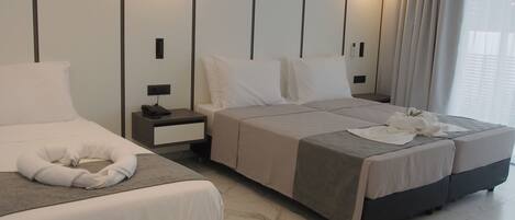 Deluxe Triple Room, Balcony | In-room safe, laptop workspace, soundproofing, free WiFi