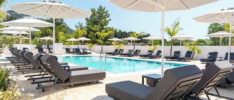 Seasonal outdoor pool