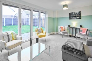 House | 3 bedrooms - Host Stay Chippenham Close (Kettering)