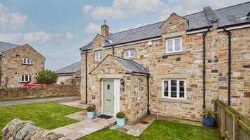 House | 4 bedrooms, desk