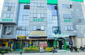 Front of property - New green Horse Hotel (Cotonou)