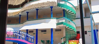 โรงแรม นิว กรีน ฮอร์ส