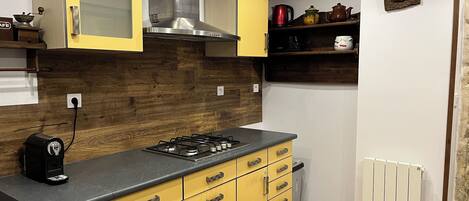 Mikrovågsugn, ugn, spishäll och diskmaskin