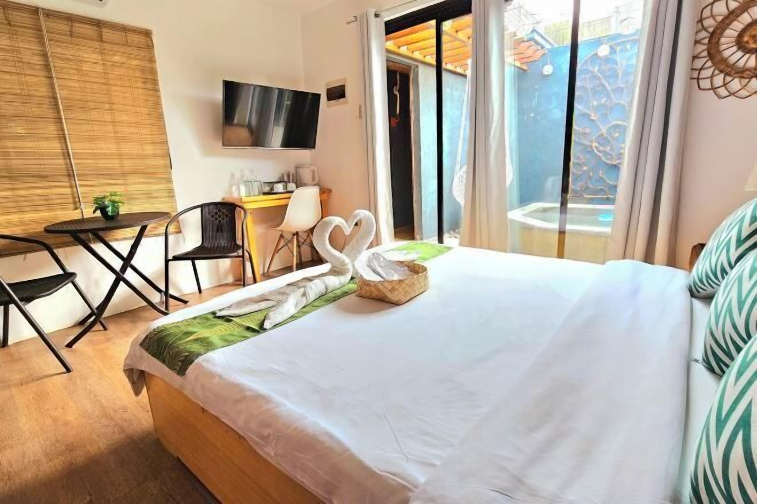 Desk, free WiFi, bed sheets