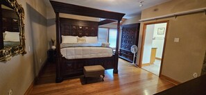 13 slaapkamers, een strijkplank/strijkijzer, reisbedje, gratis wifi