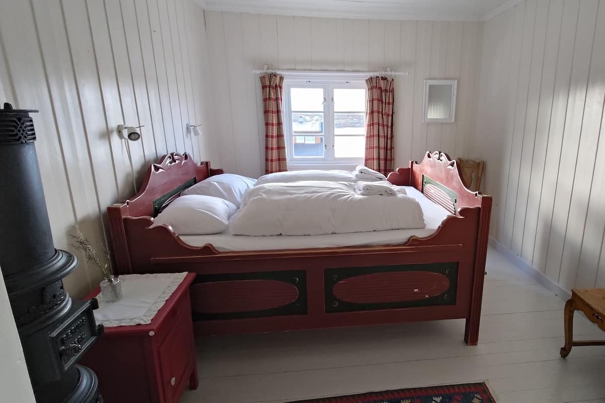 Pillowtop beds, free WiFi