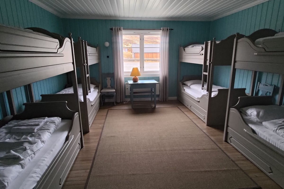 Traditional Room | Pillowtop beds, free WiFi
