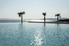 Outdoor pool, a heated pool - Elite Villa - Modern and spacious 4-bedroom villa on the Croatian coast (Ugljan)