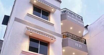 Hotel Roshan Palace