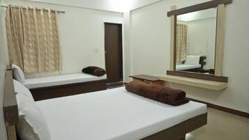 Deluxe-herbergi | Skrifborð, ókeypis þráðlaus nettenging