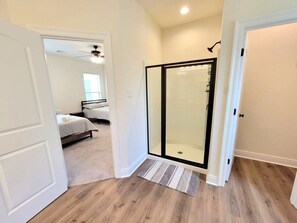 3 bedrooms, iron/ironing board, travel cot, free WiFi