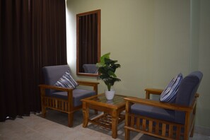 Desk, free WiFi - hotel jps palm inn  (Gurugram)