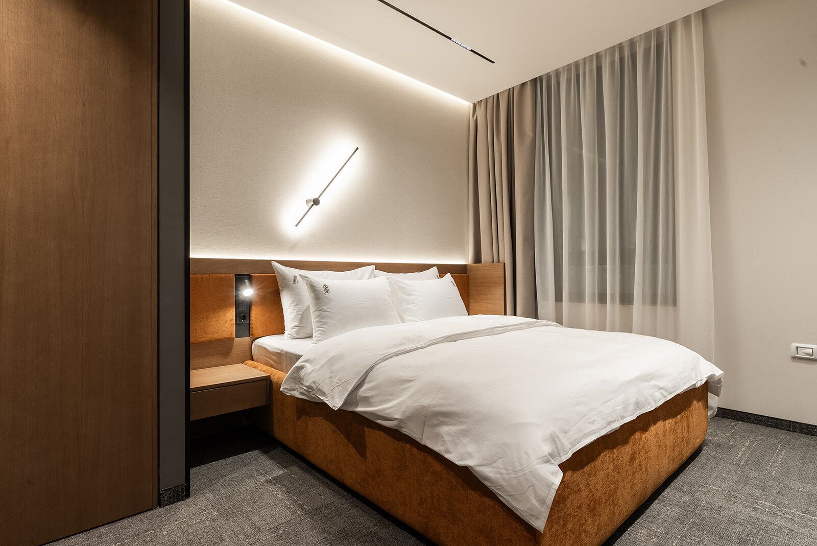 Dobbeltrom – superior, byutsikt | Safe på rommet, blendingsgardiner, lydisolert og strykejern/-brett