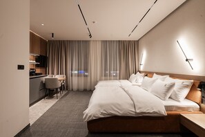 Caja de seguridad en la habitación y cortinas blackout 