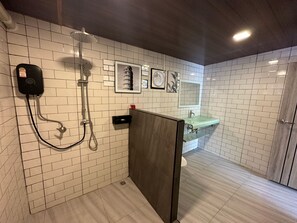 Double Bed Room (No. 881) | Bathroom | Shower, free toiletries, hair dryer, towels - Baan Chiang Dao (Chiang Dao)