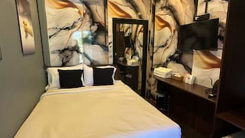 Double Bed Room (No. 883) | 1 phòng ngủ, màn/rèm cản sáng, truy cập Internet không dây miễn phí