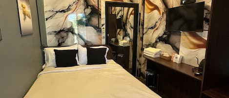 Double Bed Room (No. 883) | 1 chambre, rideaux occultants, Wi-Fi gratuit