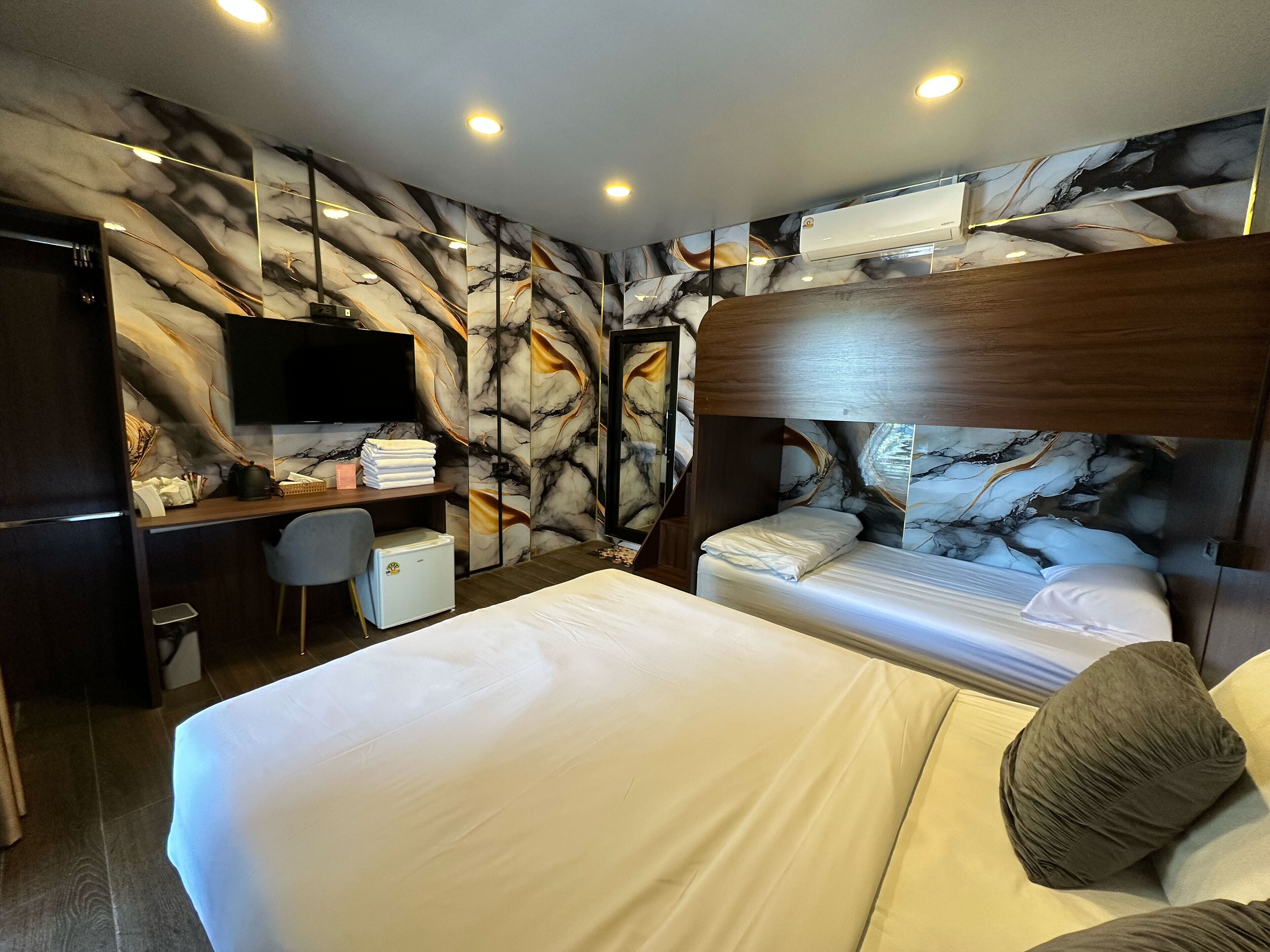 Family Room (No. 884) | Blackout drapes, free WiFi