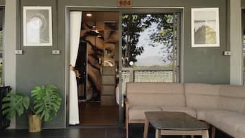 Family Room (No. 884) | Living area | Flat-screen TV