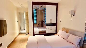 Luxury Apartment, Balcony, City View | 1 bilik tidur, meja, ruang kerja komputer riba