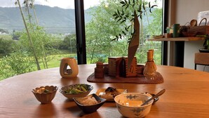Desayuno japonés gratuito y diario