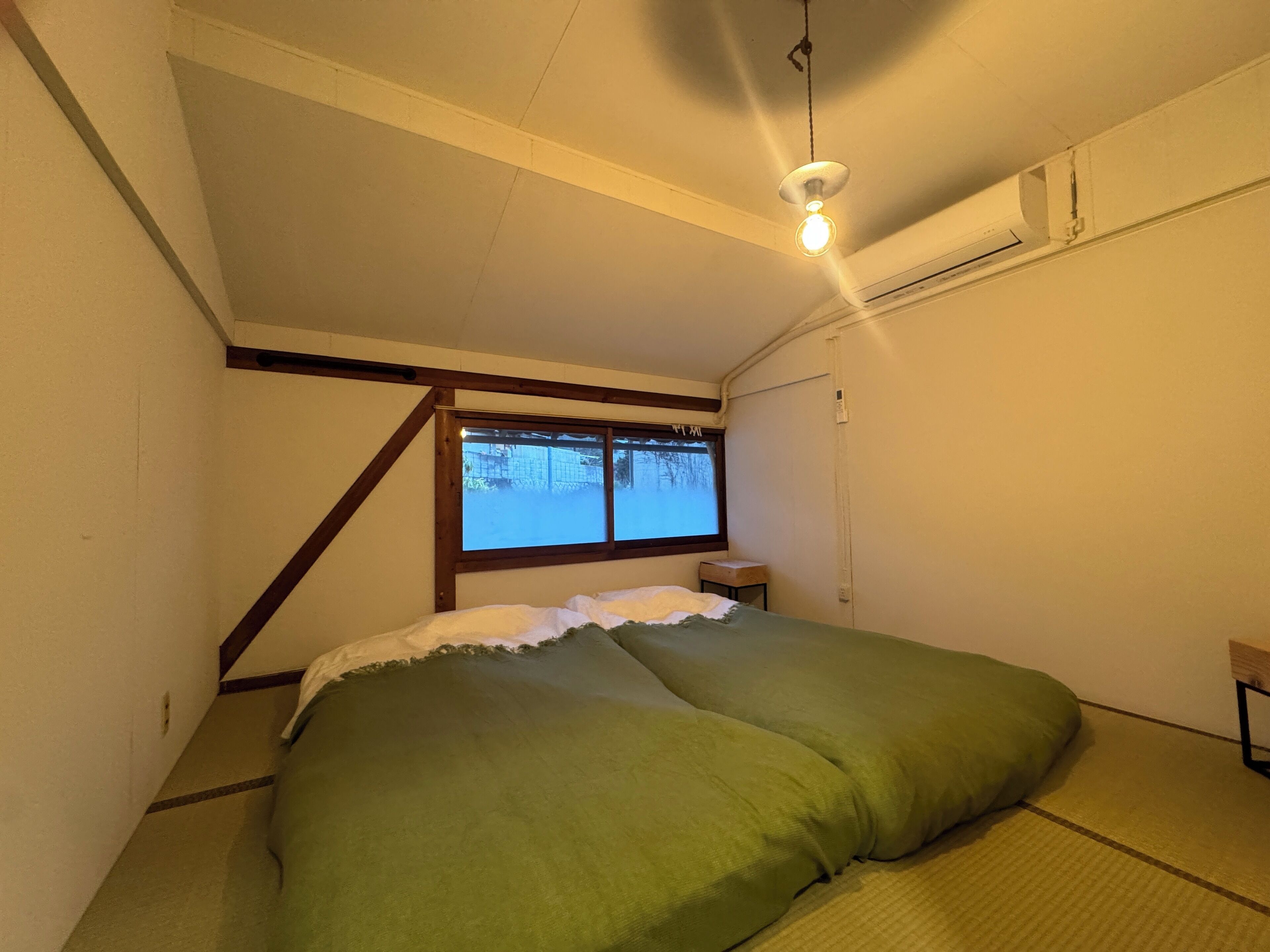 Dobbelt- eller tomannsrom – standard, hageutsikt | Safe på rommet, blendingsgardiner og strykejern/-brett