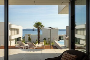 Pool - Grand Villa - Modern 5-bedroom villa directly on Adriatic Coast (Ugljan)