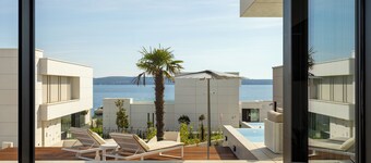 Grand Villa - Modern 5-bedroom villa directly on Adriatic Coast