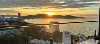 Stunning Ocean View Apartment in FLC Sea Tower