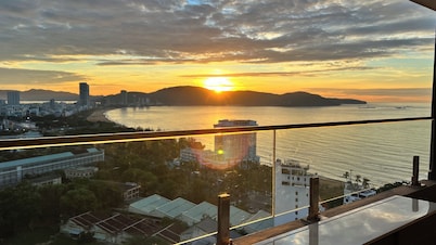 Stunning Ocean View Apartment in FLC Sea Tower