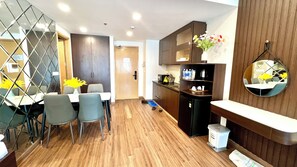 Estudio de lujo | Servicio a la habitación