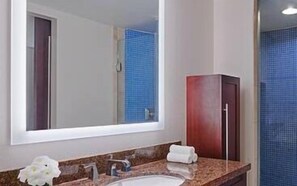 Hårtørrer, håndklæder