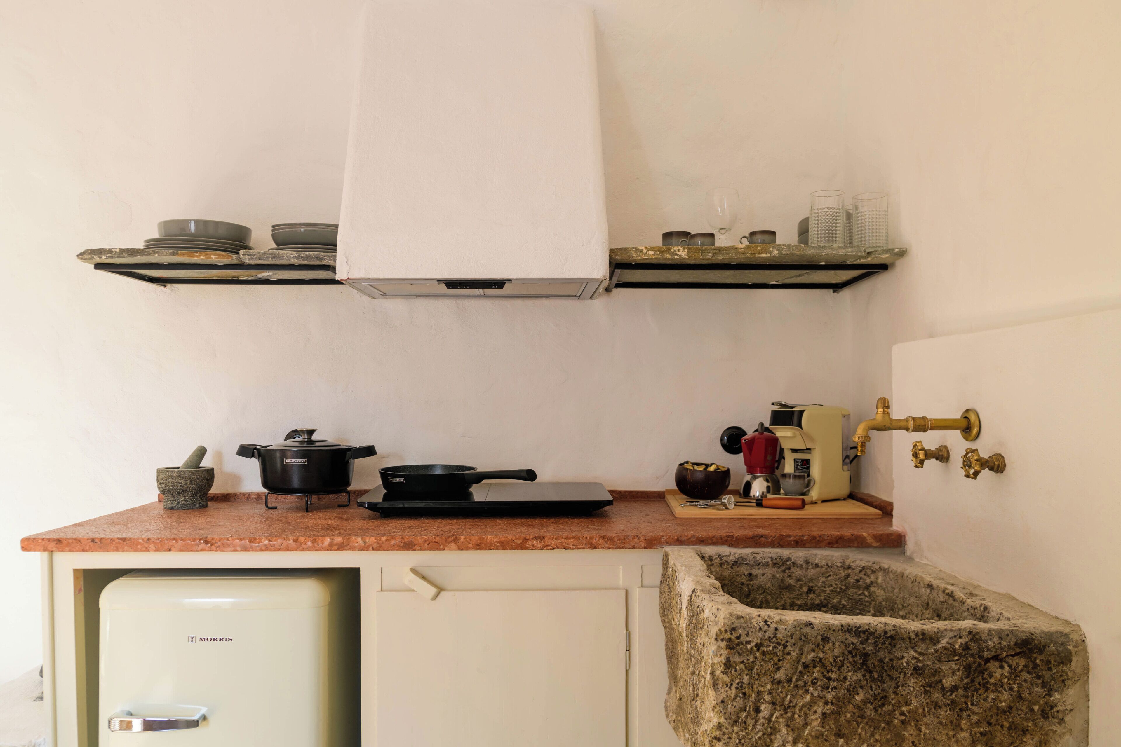 Fridge, stovetop, coffee/tea maker, electric kettle