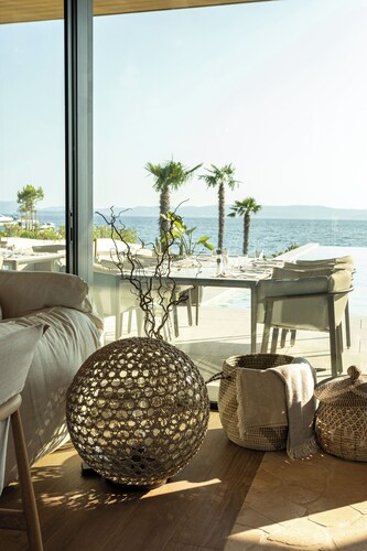 Signature Villa - Modern 6-bedroom villa on Croatian Coast