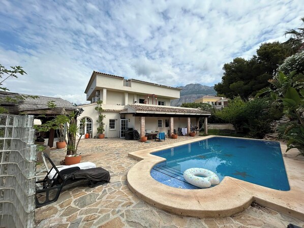 Pool - Cyclolodge: 7-Bed Luxury Villa with private pool, minutes away from the beach (Altea)