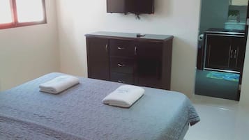 2 bedrooms, desk, free WiFi, bed sheets