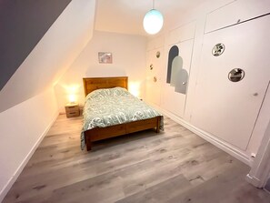 3 slaapkamers, een bureau, een strijkplank/strijkijzer, gratis wifi