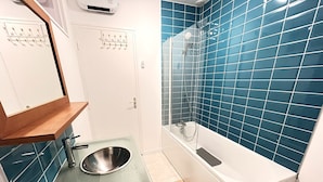A bathroom with a sink, mirror, and shower. - Le Duplex 68m2 apartment close to shops, town center and beach (Calais)